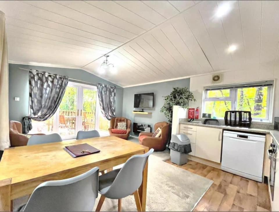 Woodland View -Hot Tub-Tenby-Carmarthen-St Clears Zewnętrze zdjęcie
