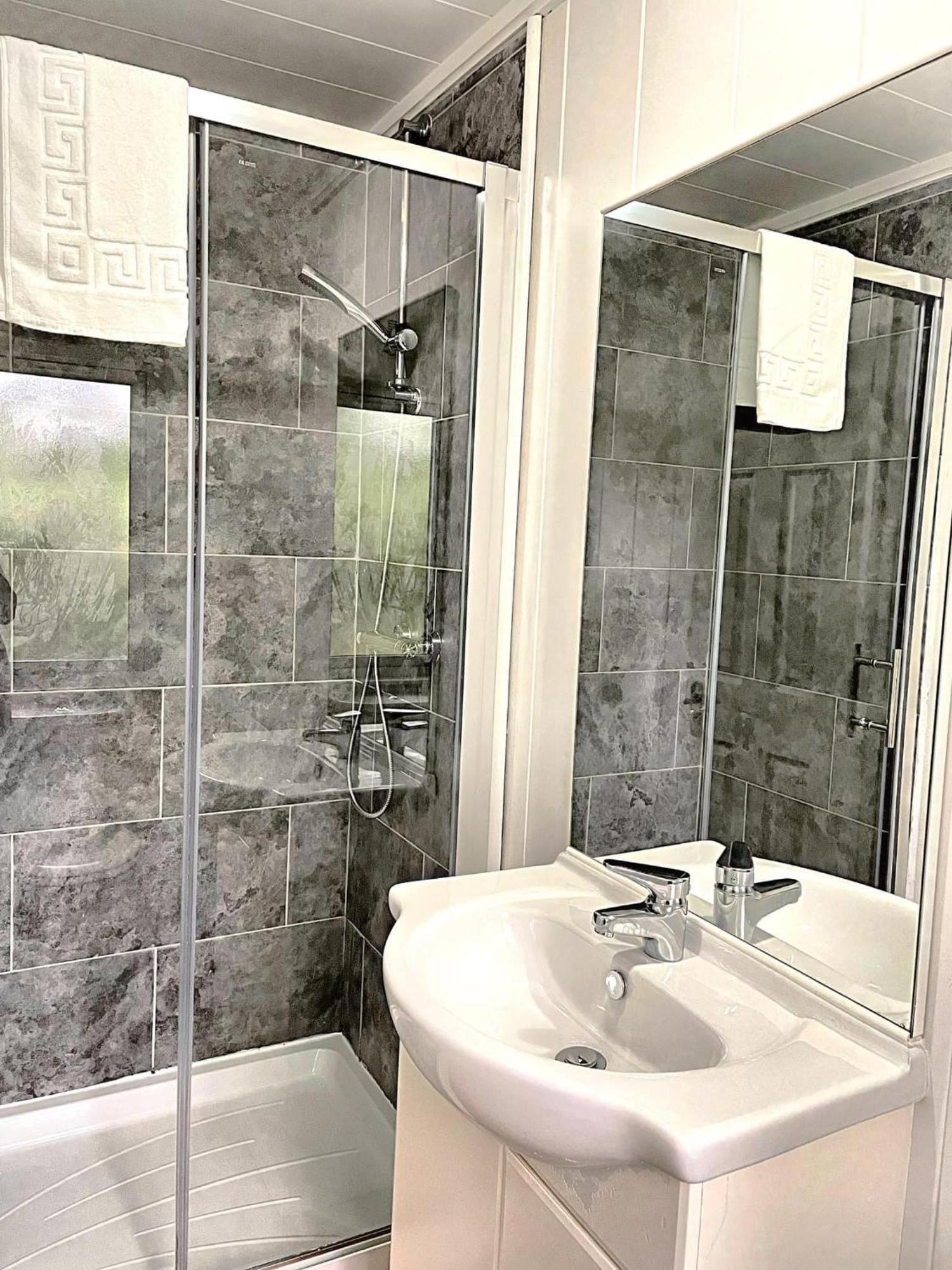 Woodland View -Hot Tub-Tenby-Carmarthen-St Clears Zewnętrze zdjęcie